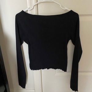 Long sleeve black lettuce hem top